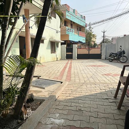 Ferienwohnung Uman Garden House Tiruvannāmalai Exterior foto